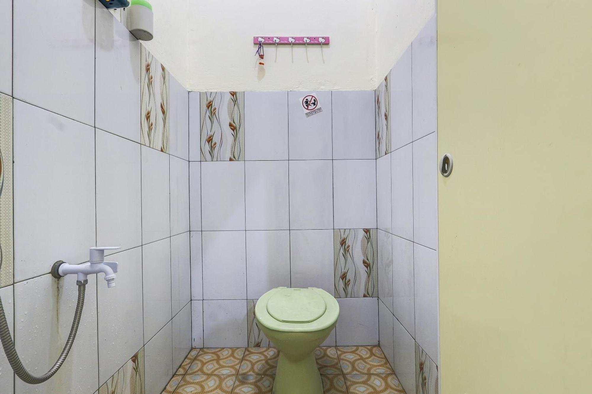 Spot On 90780 Gang Tengah Homestay Syariah Semarang Exterior photo